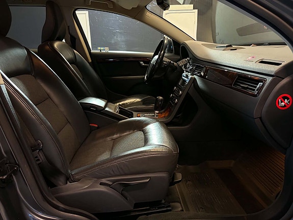 Volvo V70 9 of 15