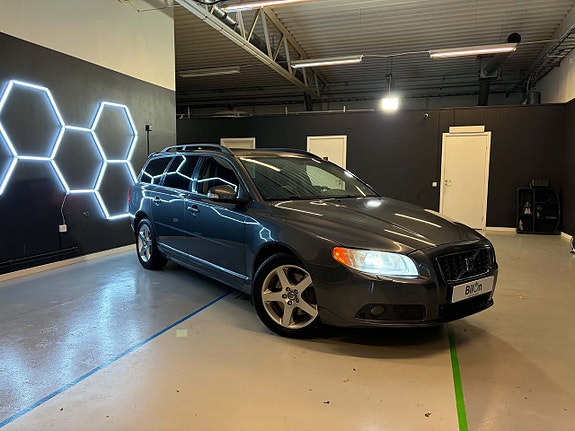 Volvo V70 2 of 15