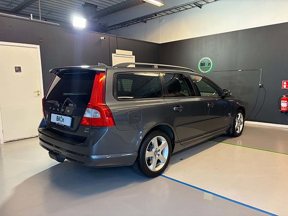 Volvo V70 3 of 15