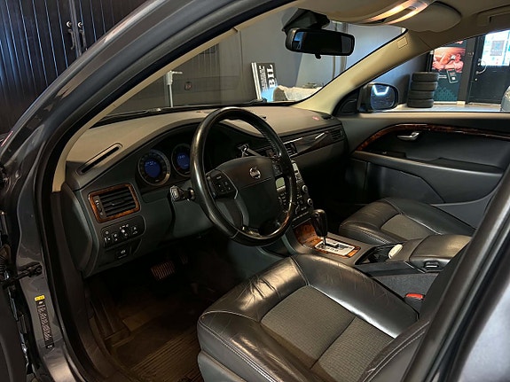 Volvo V70 7 of 15
