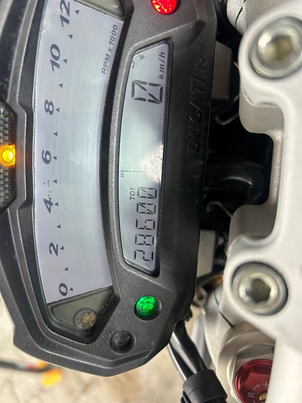 Ducati Monster 1100 EVO ev byte Ducati 8 of 12