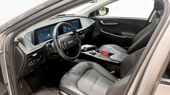 Kia EV6 8 of 15