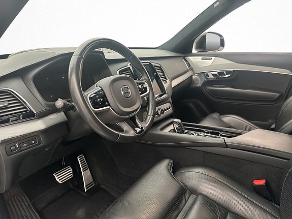 Volvo XC90 10 of 30