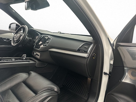 Volvo XC90 27 of 30