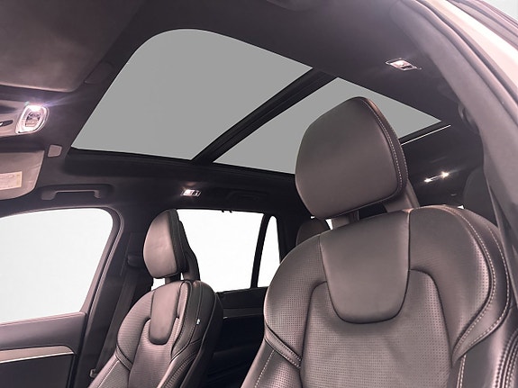 Volvo XC90 12 of 30