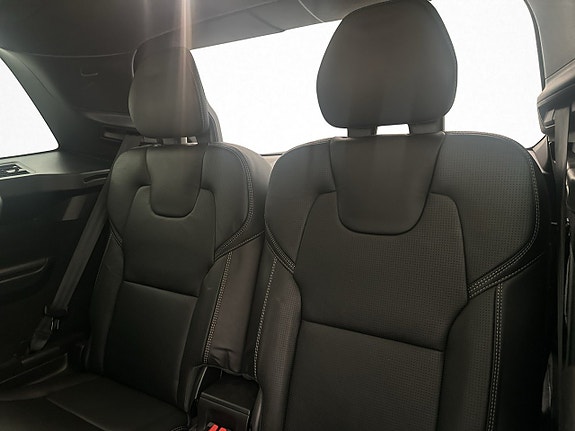 Volvo XC90 30 of 30