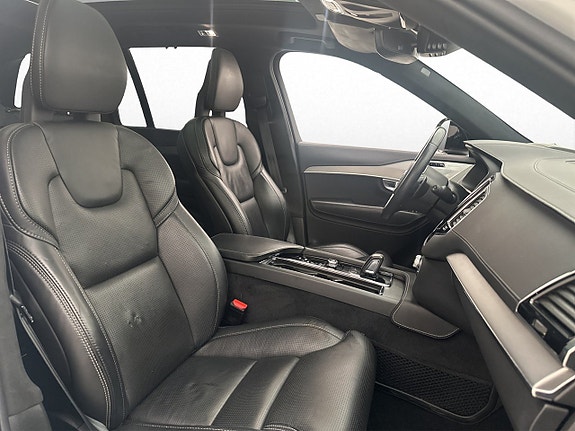 Volvo XC90 26 of 30