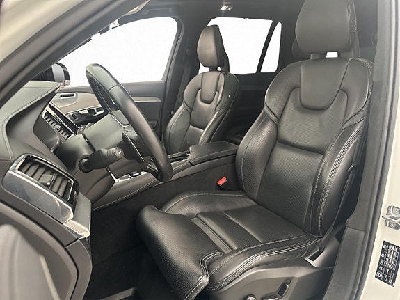 Volvo XC90 11 of 30