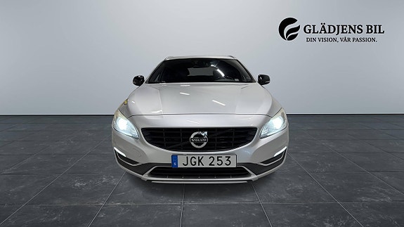 Volvo V60 2 of 26
