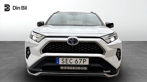 Toyota RAV4 4 of 17