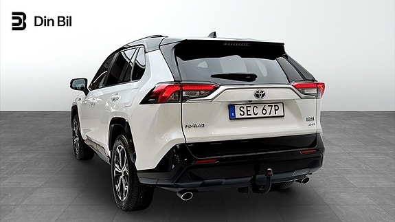 Toyota RAV4 3 of 17