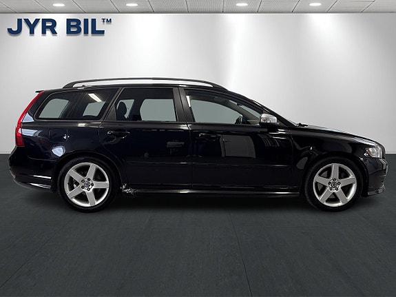 Volvo V50 2 of 23
