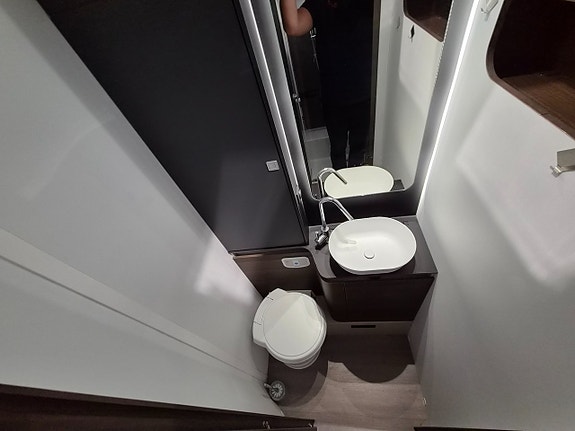 Adria Matrix Supreme 670 SL / ALDE / Taksäng / Automat 160hk 9vxl / Ugn / 725 Mil 10 of 12