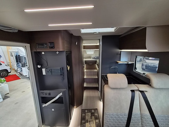 Adria Matrix Supreme 670 SL / ALDE / Taksäng / Automat 160hk 9vxl / Ugn / 725 Mil 5 of 12