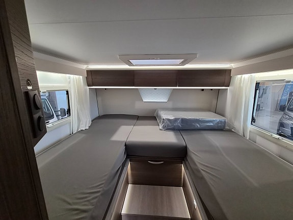 Adria Matrix Supreme 670 SL / ALDE / Taksäng / Automat 160hk 9vxl / Ugn / 725 Mil 7 of 12