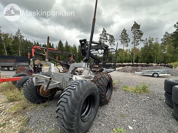 Skogsvagn med kran 3 of 27