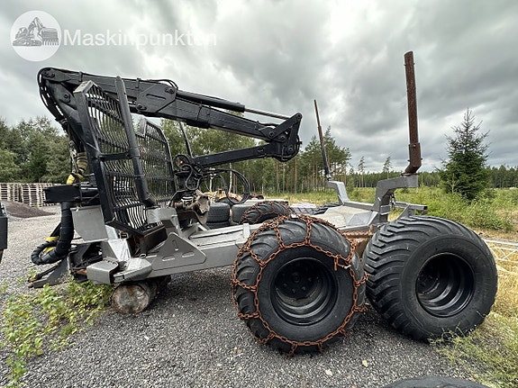 Skogsvagn med kran 6 of 27