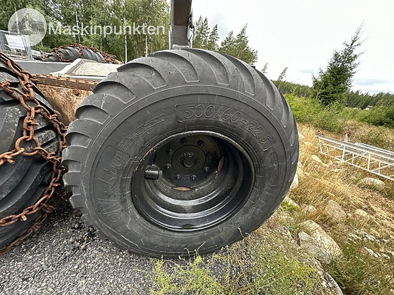 Skogsvagn med kran 24 of 27