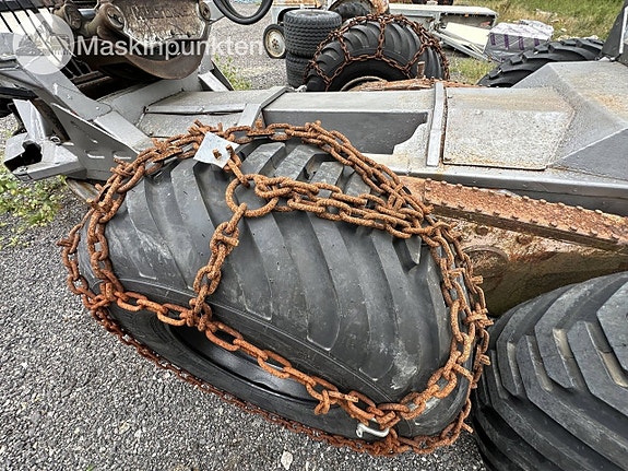 Skogsvagn med kran 22 of 27