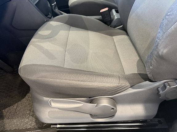 Volkswagen Caddy Maxi 11 of 15