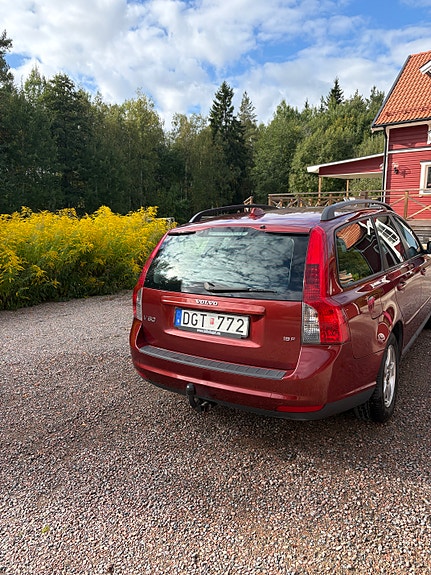 Volvo V50 3 of 8