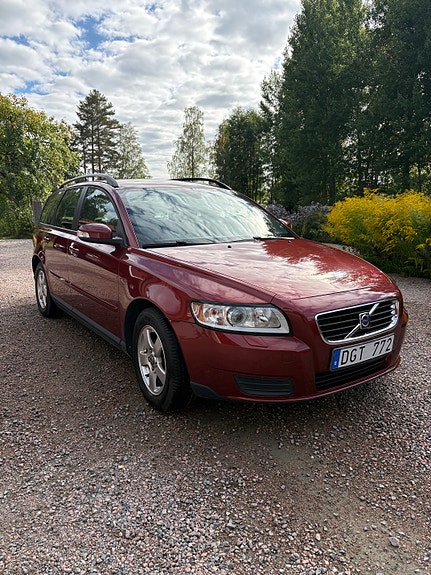 Volvo V50 2 of 8