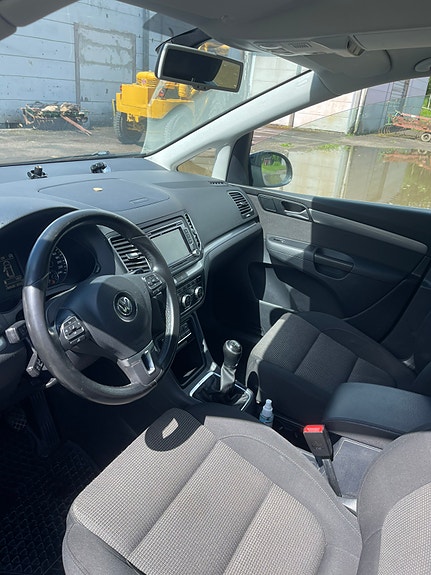 Volkswagen Sharan 2 of 3