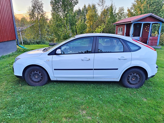 Ford Focus 2 of 7