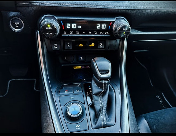Toyota RAV4 17 of 24