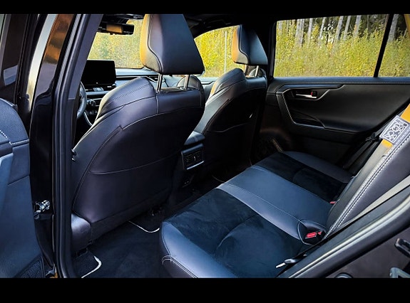 Toyota RAV4 10 of 24