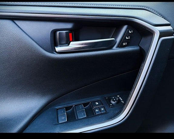 Toyota RAV4 13 of 24