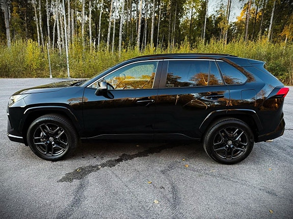 Toyota RAV4 4 of 24