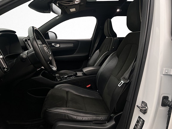 Volvo XC40 12 of 30