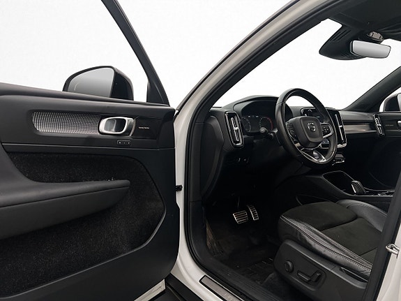 Volvo XC40 14 of 30
