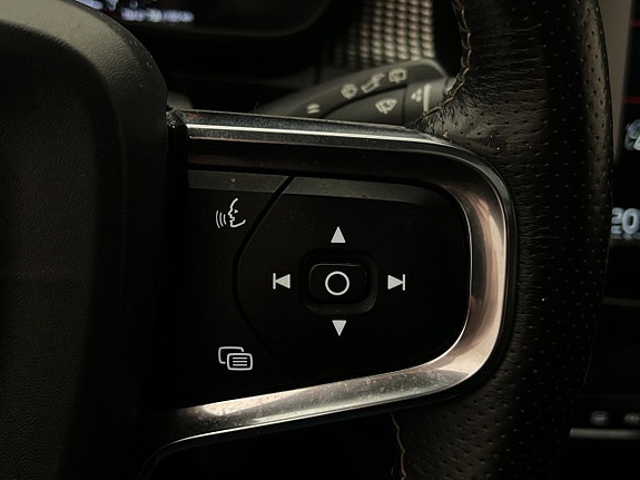 Volvo XC40 21 of 30