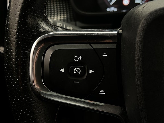 Volvo XC40 19 of 30