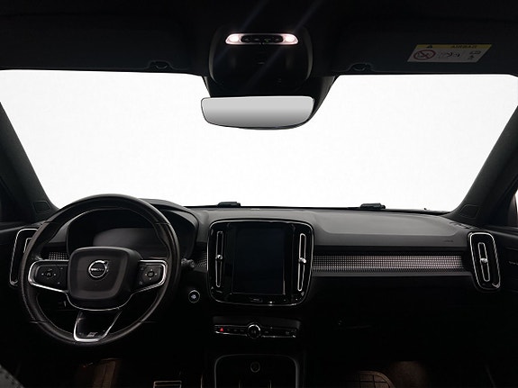 Volvo XC40 17 of 30