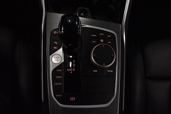 BMW 330e 18 of 27