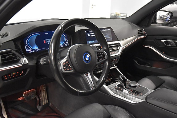 BMW 330e 9 of 27
