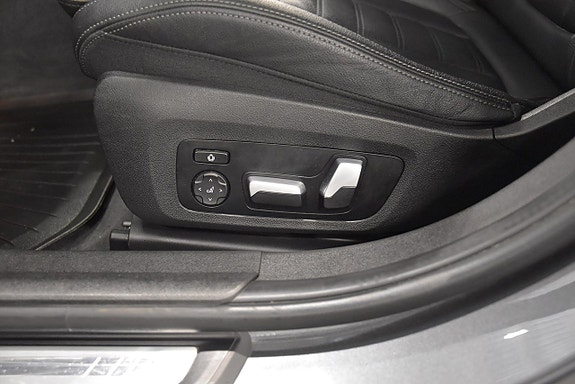 BMW 330e 16 of 27