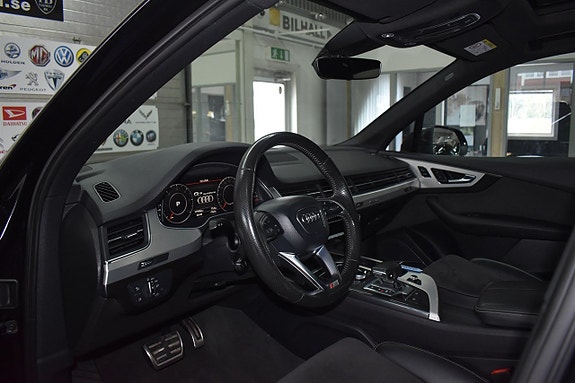 Audi Q7 4 of 27