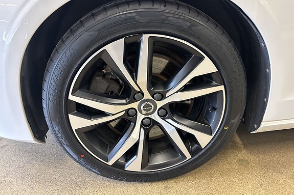 Volvo V60 4 of 23