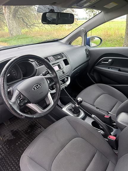 Kia Rio 17 of 23