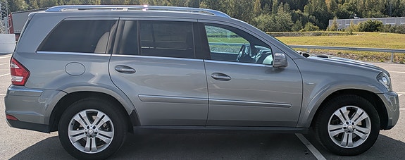 Mercedes-Benz GL350 3 of 5