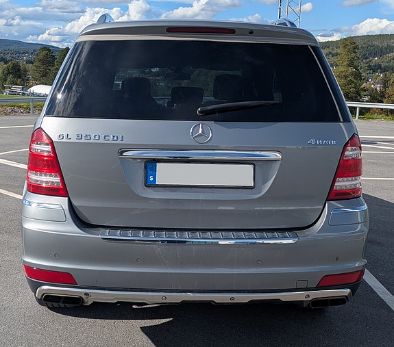 Mercedes-Benz GL350 2 of 5