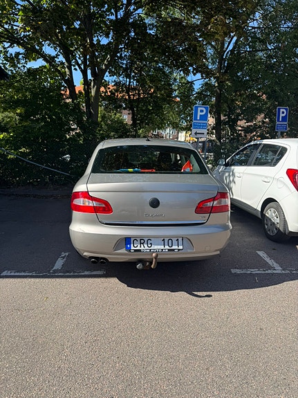 Skoda Superb 2 of 12