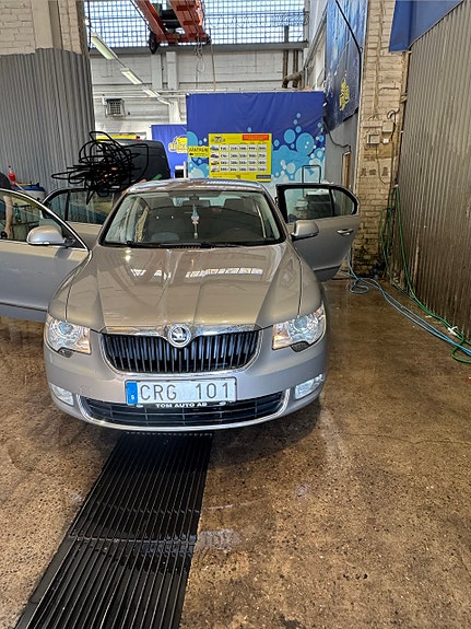 Skoda Superb 9 of 12