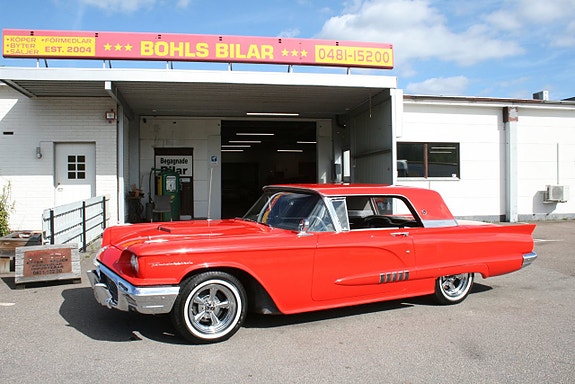 Ford Thunderbird 7 of 22
