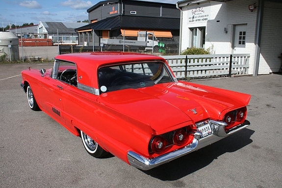 Ford Thunderbird 2 of 22