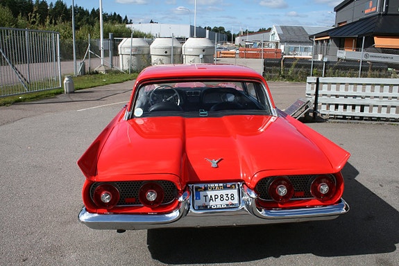 Ford Thunderbird 9 of 22